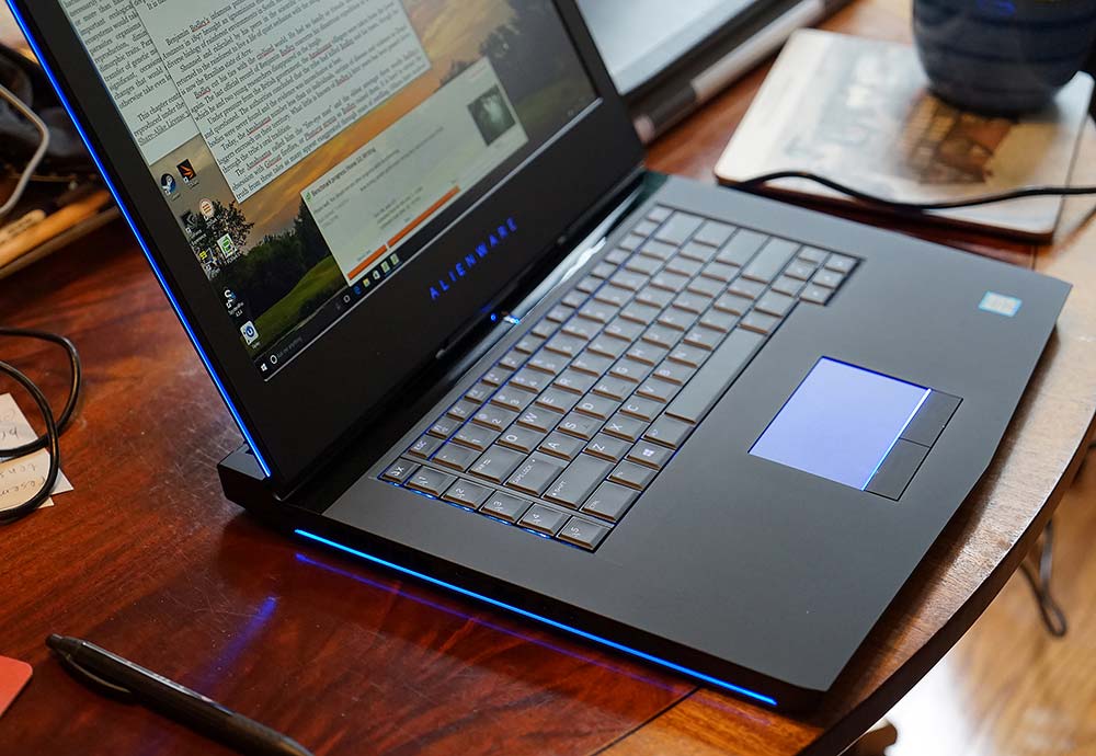 Alienware 15 R3 Review - Gaming Laptop Reviews by MobileTechReview